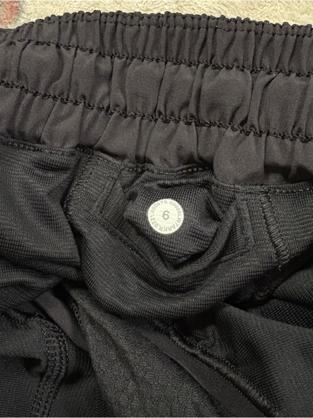 lululemon athletica hotty hot short 2.5”-black - Picture 4 of 5